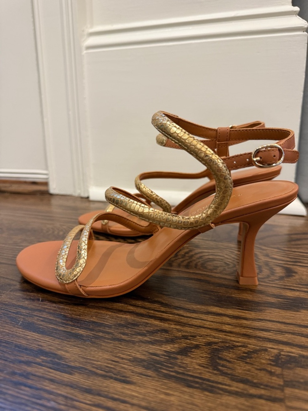 NWOT TUCKERNUCK SHOES Gold Croc Embossed Champagne Lara Sandal Heels - size 8 - Picture 8 of 10